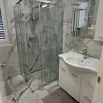 Moste - Modern With Pool, Ev Station & Free Parking 公寓