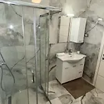 Moste - Modern With Pool, Ev Station & Free Parking 公寓