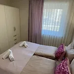 Moste - Modern With Pool, Ev Station & Free Parking 公寓 *