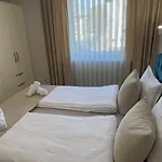 Moste - Modern With Pool, Ev Station & Free Parking 公寓