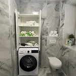 Moste - Modern With Pool, Ev Station & Free Parking 公寓