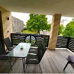 Moste - Modern With Pool, Ev Station & Free Parking 公寓