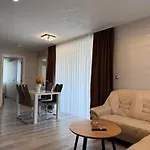 Moste - Modern With Pool, Ev Station & Free Parking Apartment *