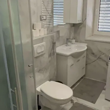 Moste - Modern With Pool, Ev Station & Free Parking *