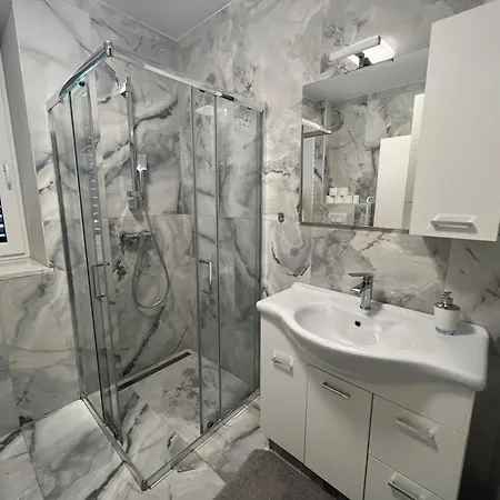 Apartament Moste With Pool & Ev Station Lublana