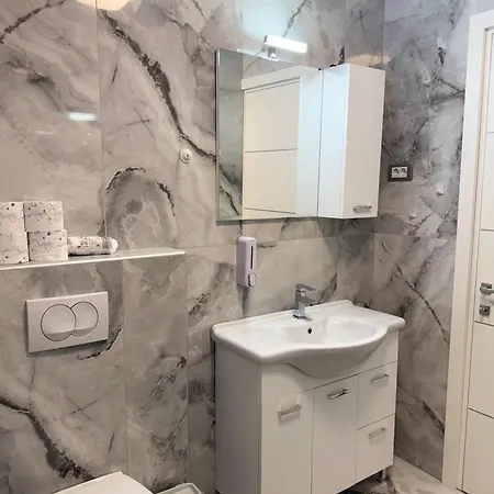 Moste - Modern With Pool, Ev Station & Free Parking Apartment *