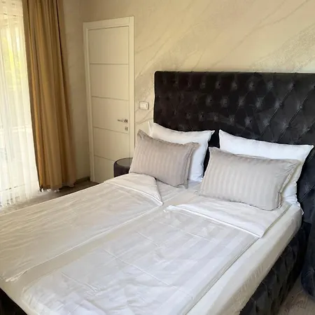 Moste - Modern With Pool, Ev Station & Free Parking Apartment *