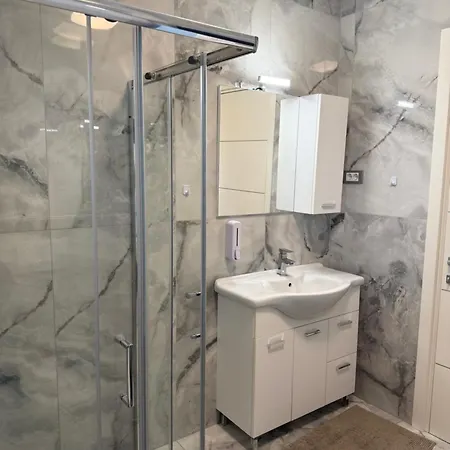 Apartment Moste - Modern With Pool, Ev Station & Free Parking