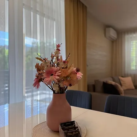 Moste - Modern With Pool, Ev Station & Free Parking Apartment *