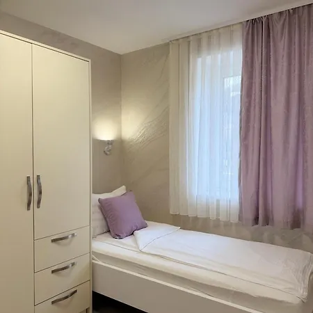 Moste - Modern With Pool, Ev Station & Free Parking Apartment *