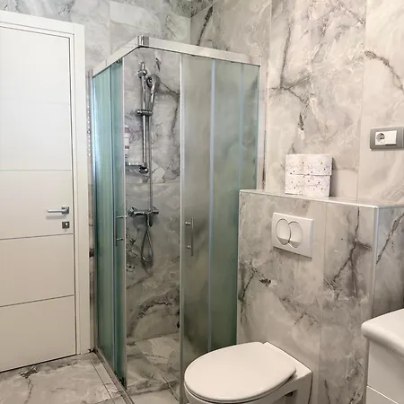 Moste - Modern With Pool, Ev Station & Free Parking Apartment *