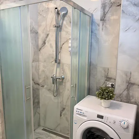 Moste - Modern With Pool, Ev Station & Free Parking Apartment *