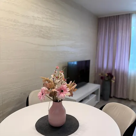 Moste - Modern With Pool, Ev Station & Free Parking Apartment