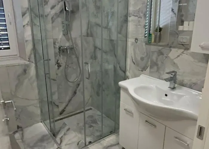 Moste - Modern With Pool, Ev Station & Free Parking Apartment