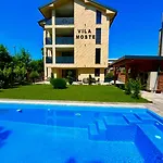 Daire Moste - Modern With Pool, Ev Station & Free Parking *