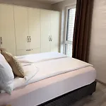 Apartmán Moste - Modern With Pool, Ev Station & Free Parking *