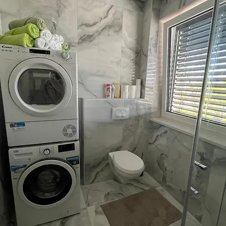 Moste - Modern With Pool, Ev Station & Free Parking Lublaň