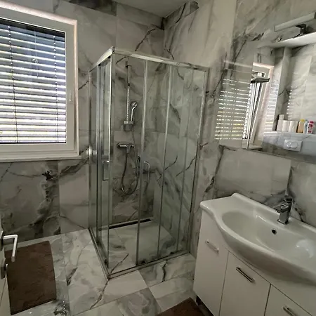 Apartmán Moste - Modern With Pool, Ev Station & Free Parking *