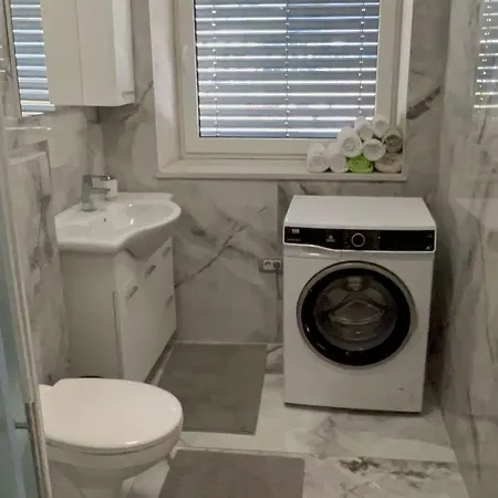 Apartmán Moste - Modern With Pool, Ev Station & Free Parking *