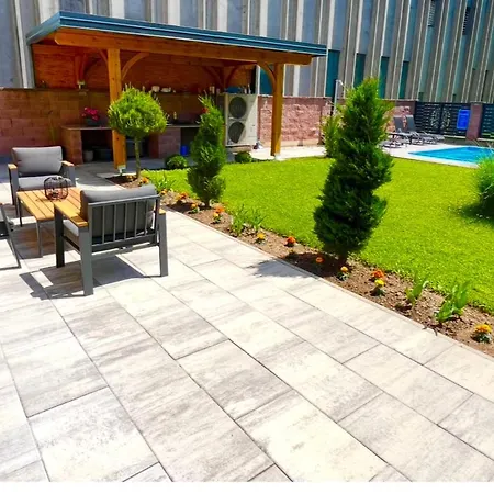 Apartmán Moste - Modern With Pool, Ev Station & Free Parking